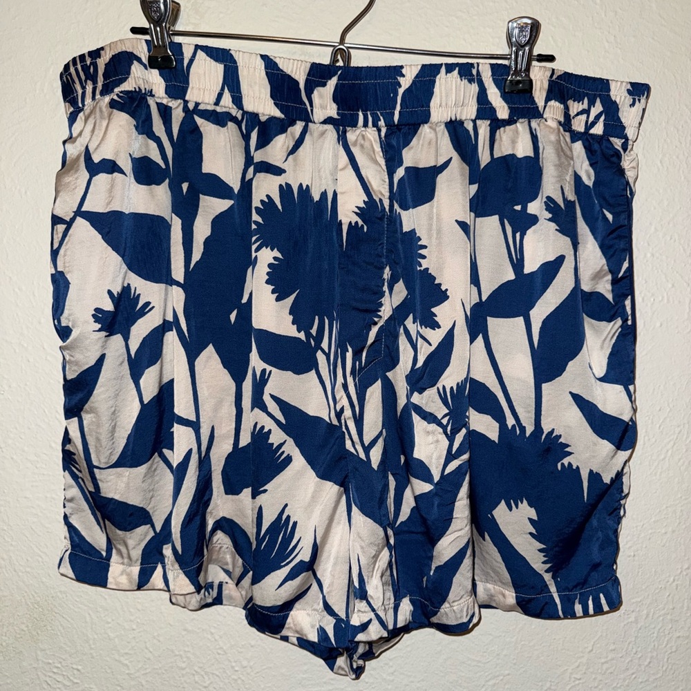 Floral Blue and White Women's Shorts